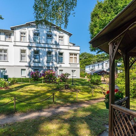 Ostseehotel Villen Im Park - Ein Rovell Hotel ゼーバート・ヘリングスドルフ エクステリア 写真
