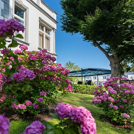 Ostseehotel Villen Im Park - Ein Rovell Hotel ゼーバート・ヘリングスドルフ エクステリア 写真