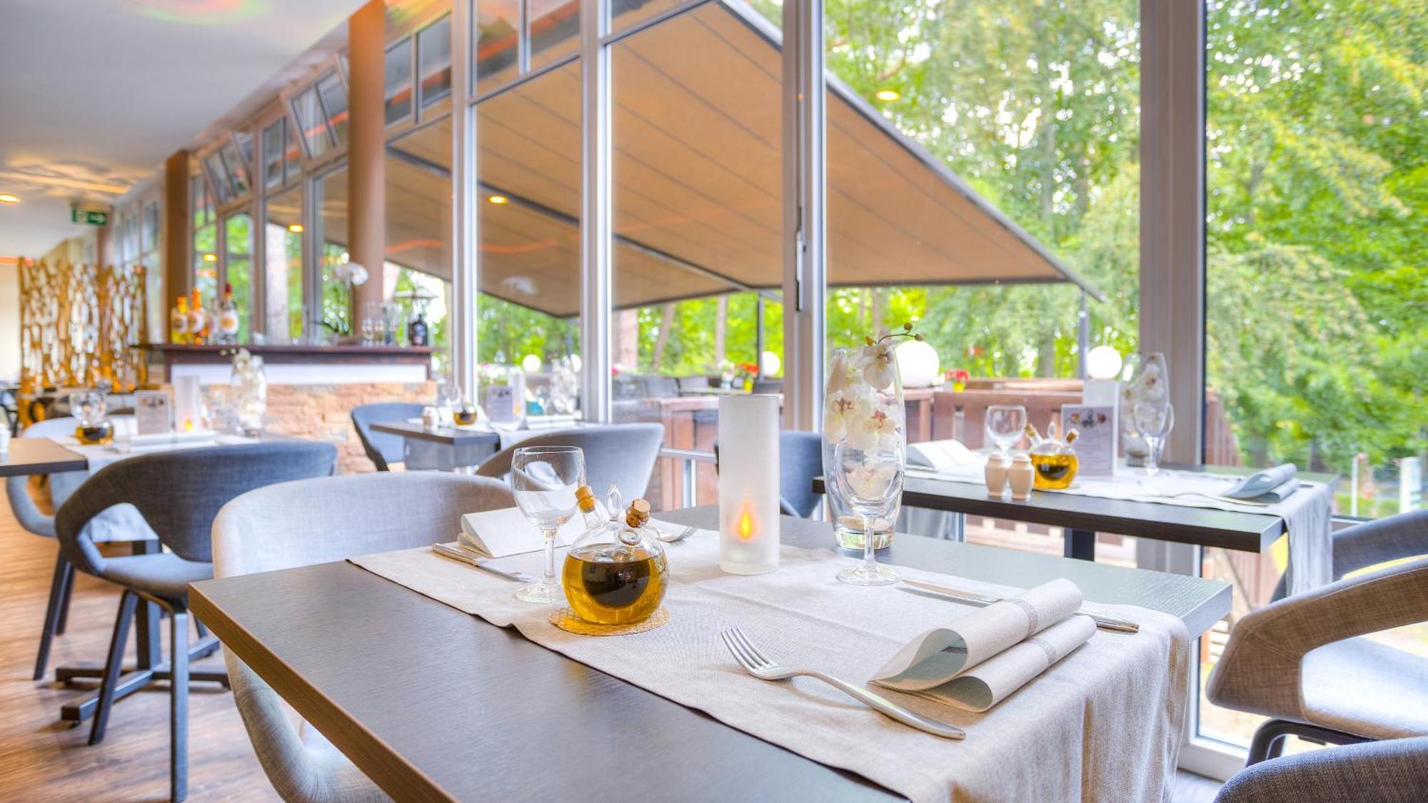 Ostseehotel Villen Im Park - Ein Rovell Hotel ゼーバート・ヘリングスドルフ エクステリア 写真
