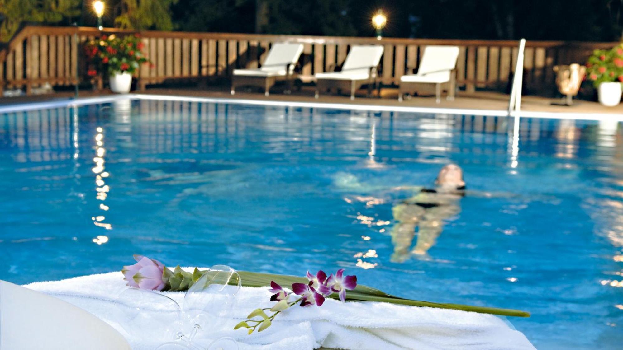 Ostseehotel Villen Im Park - Ein Rovell Hotel ゼーバート・ヘリングスドルフ エクステリア 写真