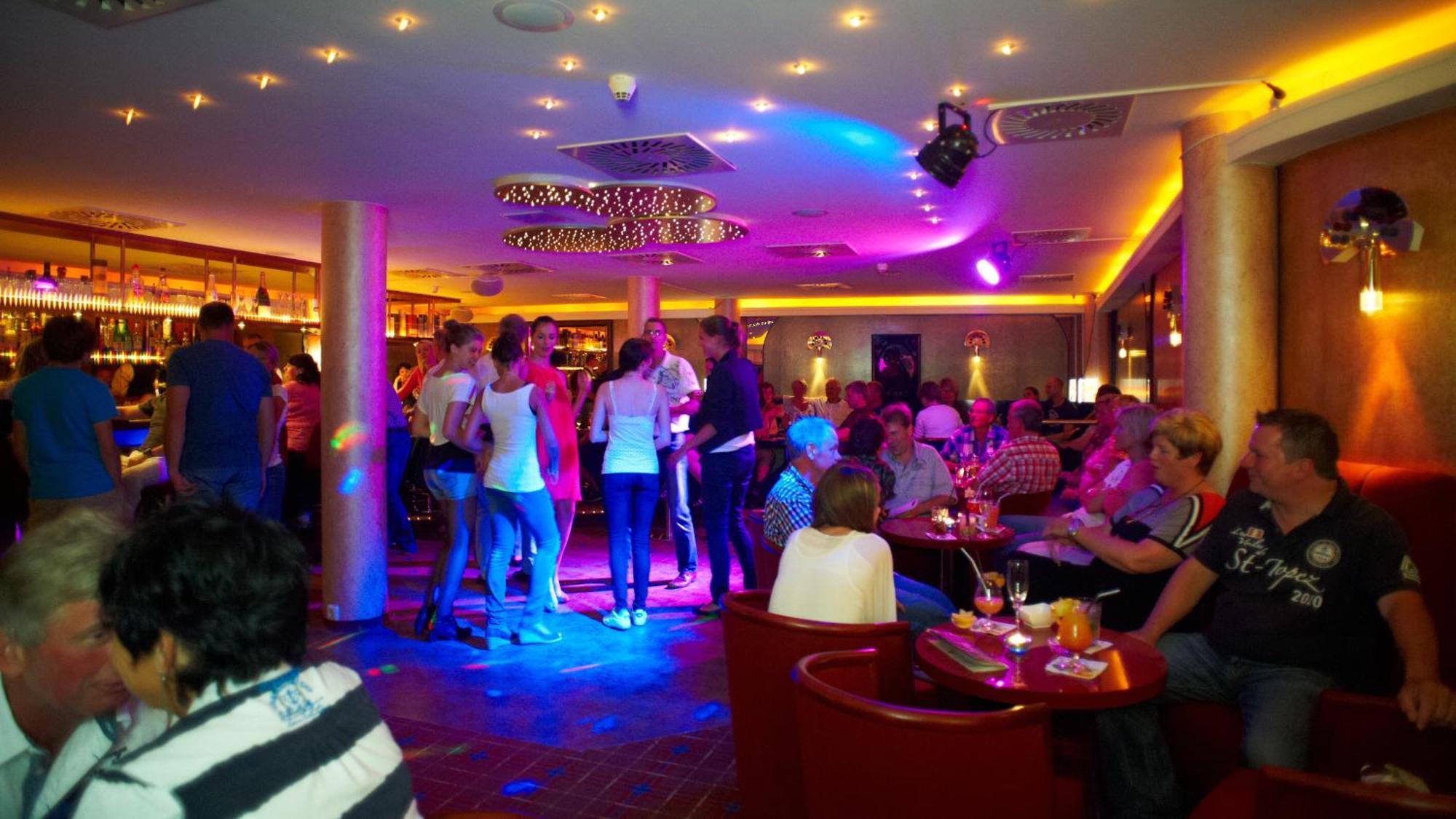 Ostseehotel Villen Im Park - Ein Rovell Hotel ゼーバート・ヘリングスドルフ エクステリア 写真