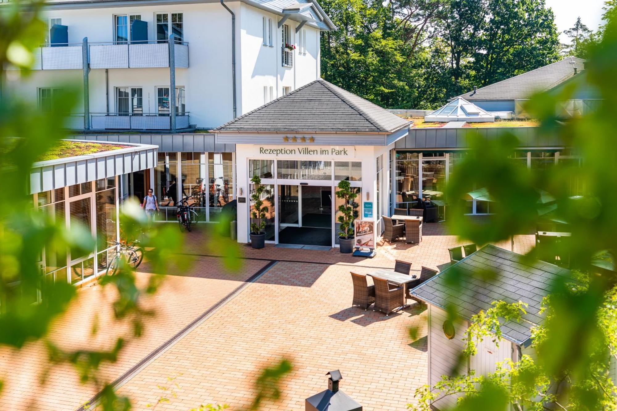 Ostseehotel Villen Im Park - Ein Rovell Hotel ゼーバート・ヘリングスドルフ エクステリア 写真