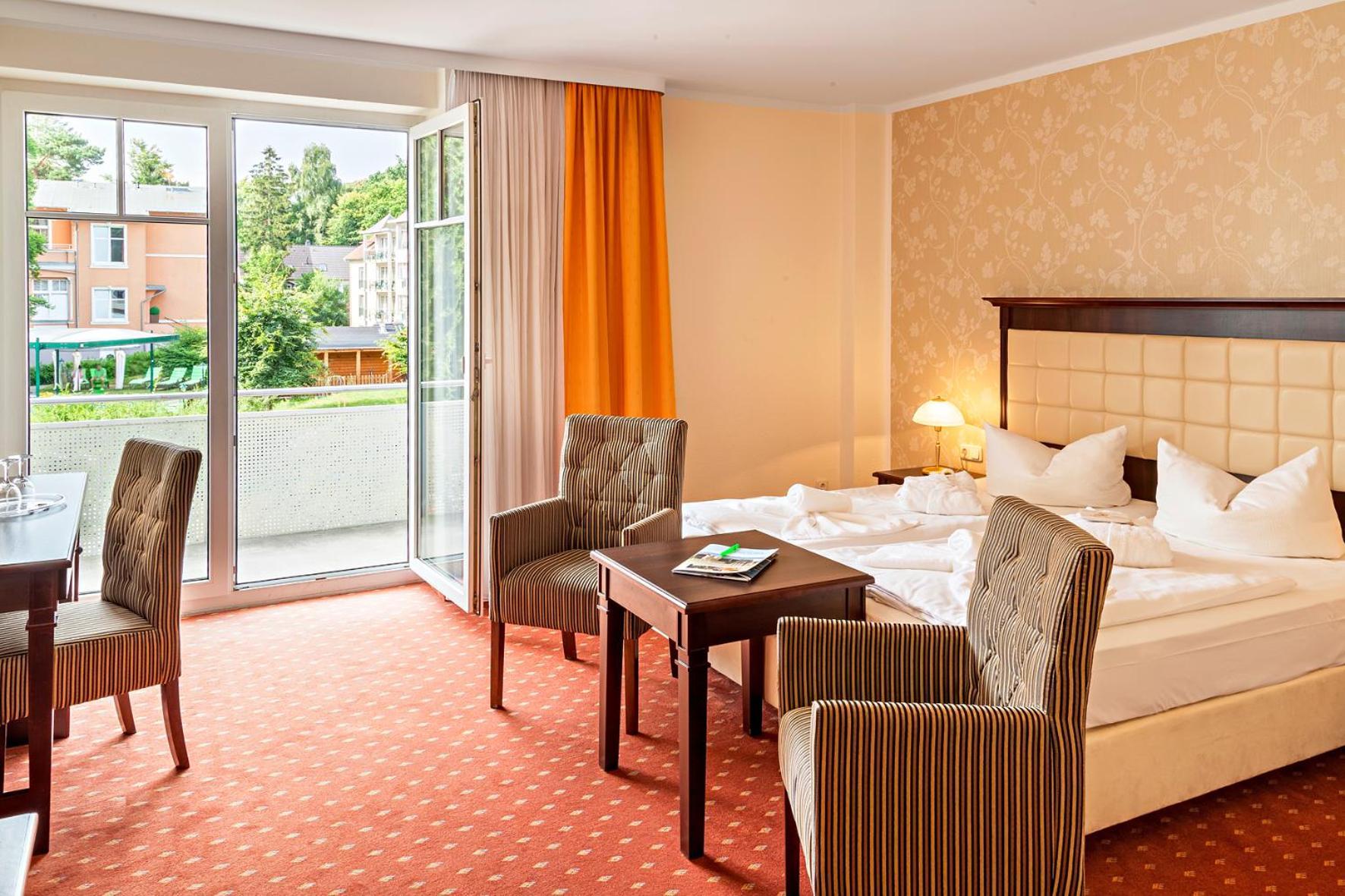 Ostseehotel Villen Im Park - Ein Rovell Hotel ゼーバート・ヘリングスドルフ エクステリア 写真