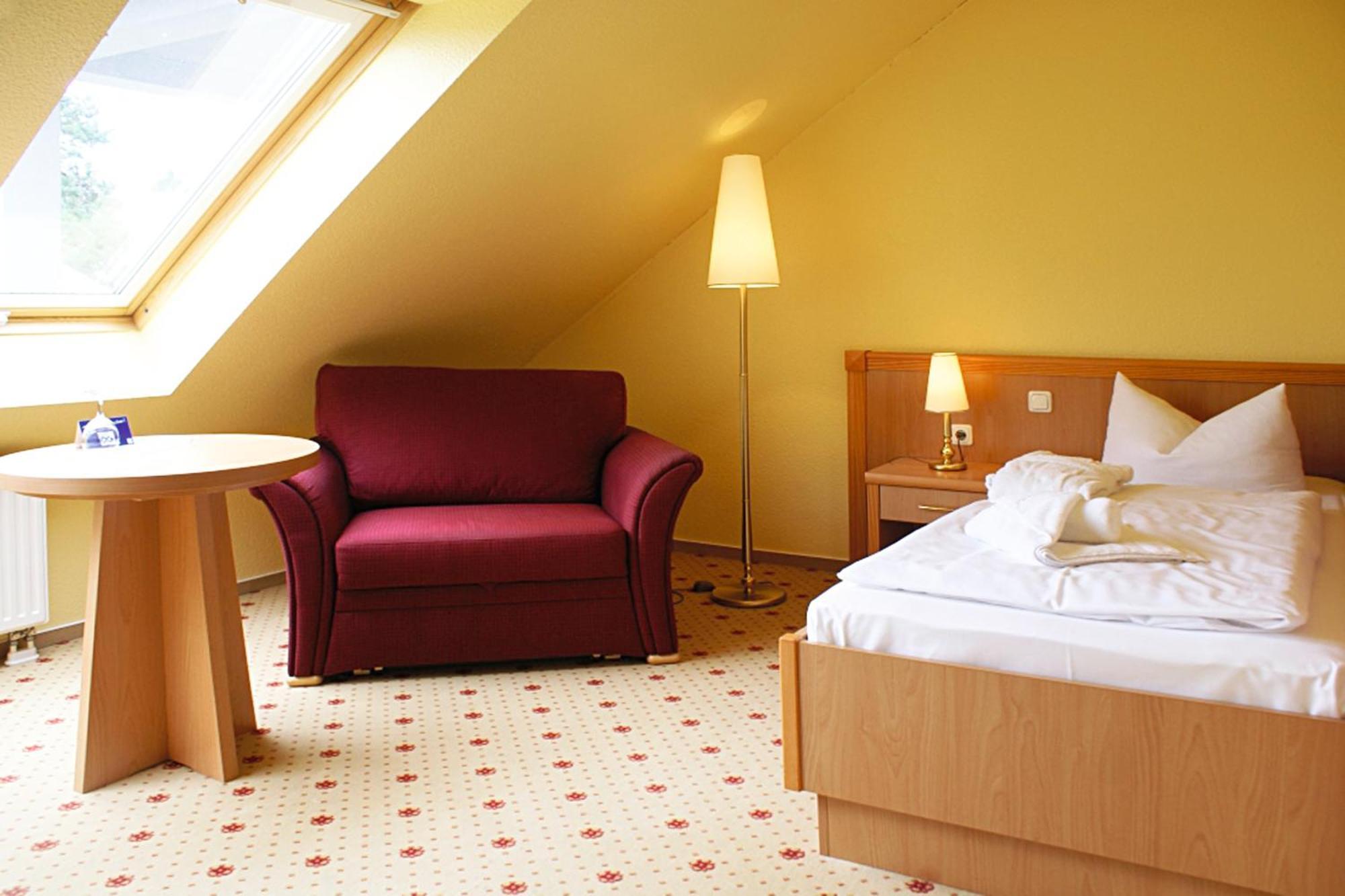 Ostseehotel Villen Im Park - Ein Rovell Hotel ゼーバート・ヘリングスドルフ エクステリア 写真