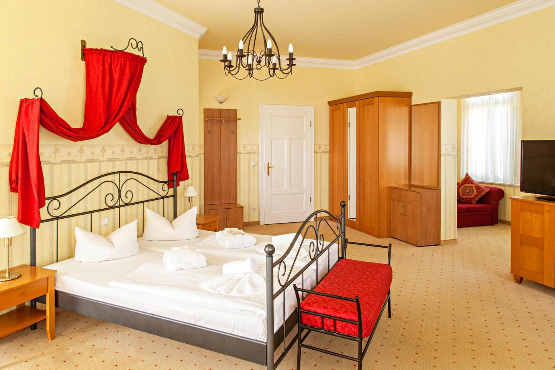 Ostseehotel Villen Im Park - Ein Rovell Hotel ゼーバート・ヘリングスドルフ エクステリア 写真