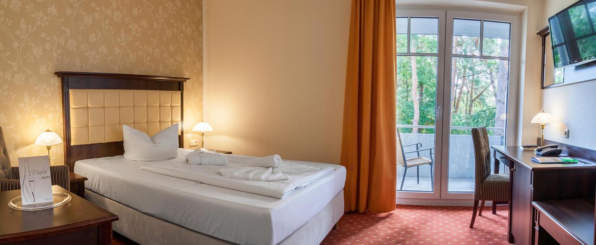 Ostseehotel Villen Im Park - Ein Rovell Hotel ゼーバート・ヘリングスドルフ エクステリア 写真