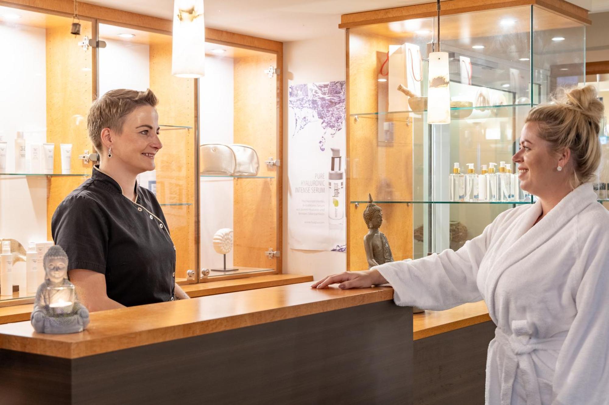 Ostseehotel Villen Im Park - Ein Rovell Hotel ゼーバート・ヘリングスドルフ エクステリア 写真