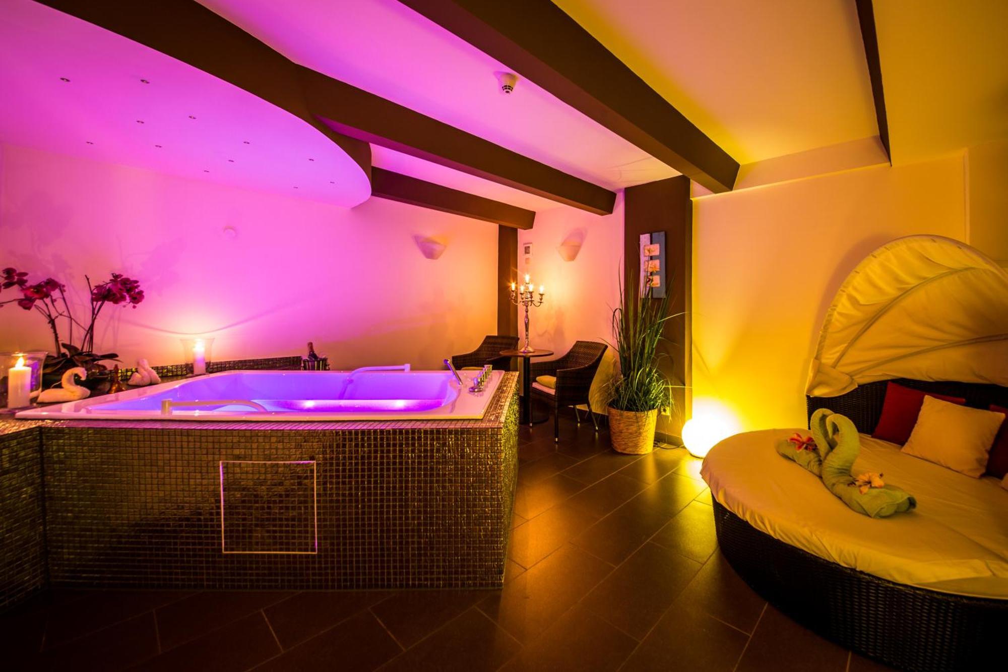 Ostseehotel Villen Im Park - Ein Rovell Hotel ゼーバート・ヘリングスドルフ エクステリア 写真