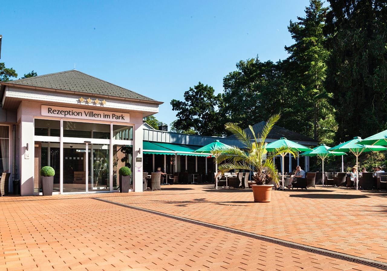 Ostseehotel Villen Im Park - Ein Rovell Hotel ゼーバート・ヘリングスドルフ エクステリア 写真