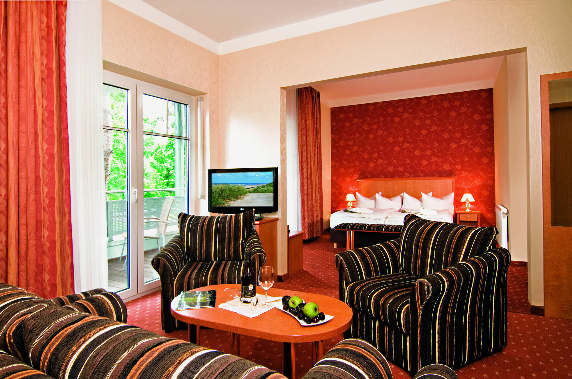 Ostseehotel Villen Im Park - Ein Rovell Hotel ゼーバート・ヘリングスドルフ エクステリア 写真
