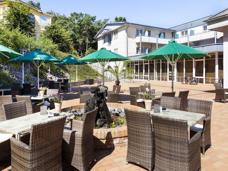 Ostseehotel Villen Im Park - Ein Rovell Hotel ゼーバート・ヘリングスドルフ エクステリア 写真