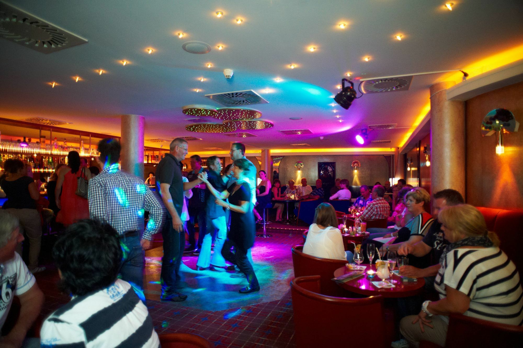 Ostseehotel Villen Im Park - Ein Rovell Hotel ゼーバート・ヘリングスドルフ エクステリア 写真